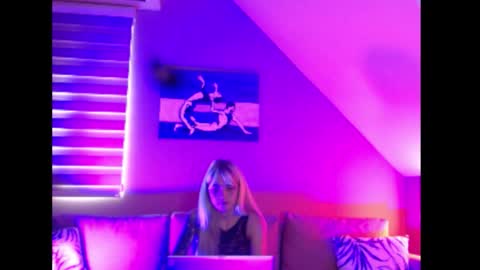 A girl online show from October 17, 2025, 7:22 am