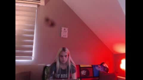 A girl online show from June 4, 2026, 7:14 am