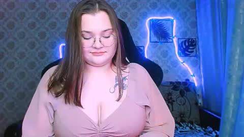 dreamforyoue2 online show from February 11, 2026, 8:25 pm