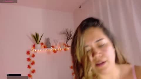 Snapshot of dreamgiirlmia chatting on October 17, 2025, 10:12 pm Mia D online show from October 17, 2025, 10:12 pm