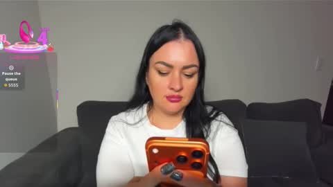 dreamyhousewife1 online show from November 14, 2025, 7:23 pm