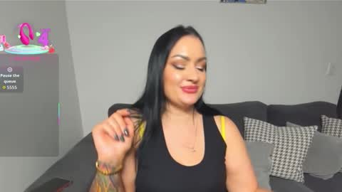 dreamyhousewife1 online show from November 24, 2025, 4:51 pm