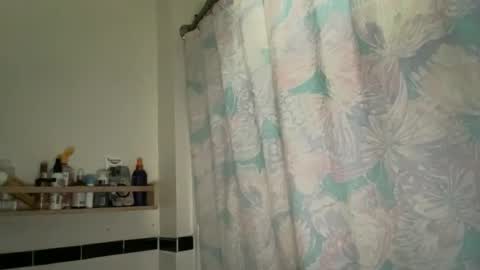 RIRI OR DREAMY online show from December 14, 2025, 4:45 pm