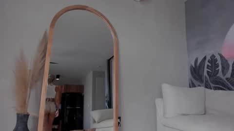 Snapshot of dreamyylilah chatting on February 28, 2025, 5:37 pm Lilah  online show from February 28, 2025, 5:37 pm