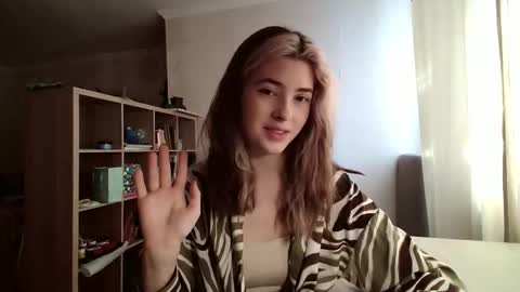 Snapshot of dremazwahlen chatting on February 10, 2026, 9:24 am Dia online show from February 10, 2026, 9:24 am