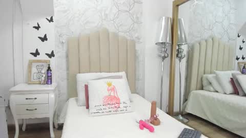 Snapshot of drinklau18 chatting on February 5, 2026, 3:33 am drinklau18 online show from February 5, 2026, 3:33 am