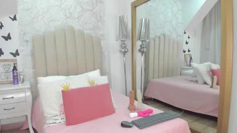 Snapshot of drinklau18 chatting on February 20, 2026, 3:36 am drinklau18 online show from February 20, 2026, 3:36 am