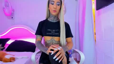 drippyorlove online show from September 19, 2025, 7:36 pm