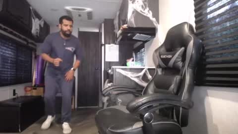 Snapshot of drizzys_room chatting on October 20, 2025, 8:09 pm DirtyDrizzy online show from October 20, 2025, 8:09 pm