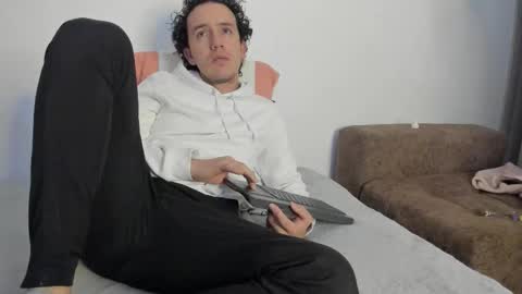 CamiSanti online show from September 30, 2025, 2:38 am