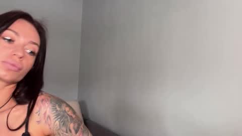 Bella online show from April 19, 2026, 2:44 am