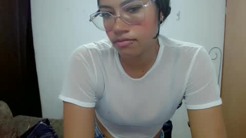 dulce2415 online show from April 19, 2026, 3:06 am