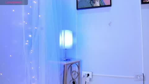 dulce__fiore07 online show from May 15, 2026, 12:01 pm