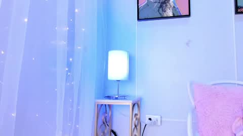 dulce__fiore07 online show from May 28, 2026, 12:02 pm