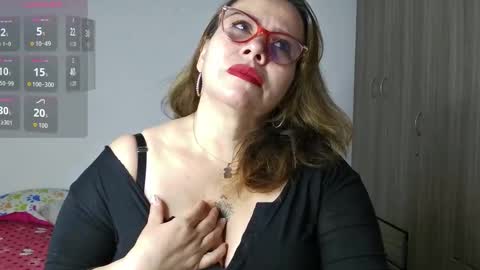 Im Dulce online show from November 26, 2025, 2:23 am