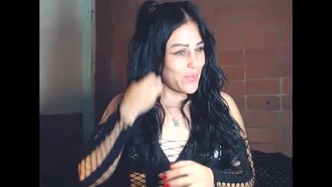 dulce_lindaa online show from October 22, 2025, 9:58 pm