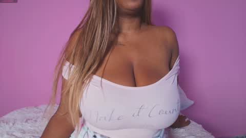 Snapshot of dulce_mariaahe chatting on November 5, 2025, 8:09 pm online show from November 5, 2025, 8:09 pm