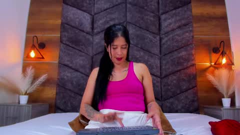 DULCE AURORA online show from March 5, 2025, 10:54 pm