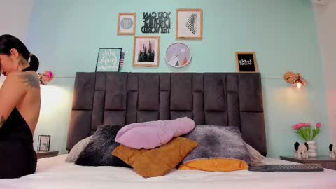 DULCE AURORA online show from March 7, 2025, 2:46 am