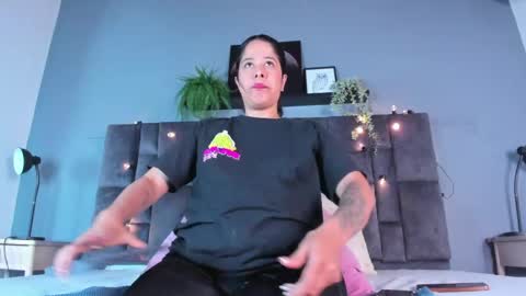 DULCE AURORA online show from April 14, 2026, 2:50 am