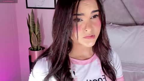 Dulcee Garcia online show from December 4, 2025, 4:55 am