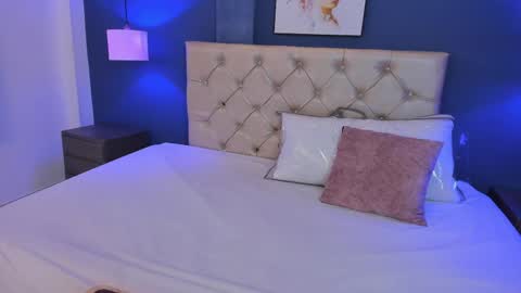 Kitten online show from April 10, 2026, 11:26 am