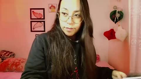 Dulce online show from April 7, 2026, 4:13 am