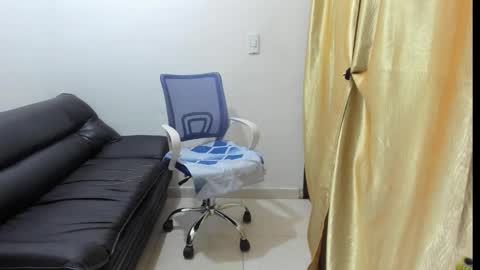 Snapshot of dulcemilf_ chatting on January 19, 2025, 1:43 am Dulce  online show from January 19, 2025, 1:43 am