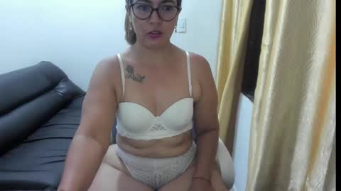 Snapshot of dulcemilf_ chatting on January 27, 2025, 4:41 am Dulce  online show from January 27, 2025, 4:41 am