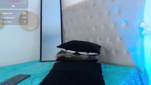 Dulcey online show from September 19, 2025, 9:43 am