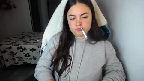 Nicole   online show from October 16, 2025, 8:04 am