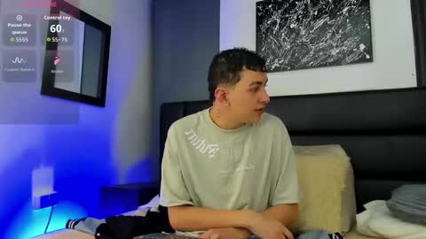 Snapshot of duolust chatting on October 24, 2025, 12:23 pm Thomas and Noah online show from October 24, 2025, 12:23 pm