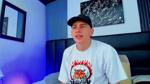 Snapshot of duolust chatting on November 9, 2025, 8:29 pm Thomas and Noah online show from November 9, 2025, 8:29 pm