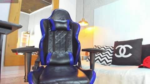 DUSAN  GREY online show from February 20, 2026, 4:42 am