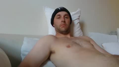 Snapshot of dustyroy09 chatting on December 18, 2024, 5:37 am dustyroy09 online show from December 18, 2024, 5:37 am