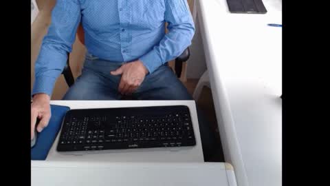 dutchpornking2 online show from October 7, 2025, 7:27 am