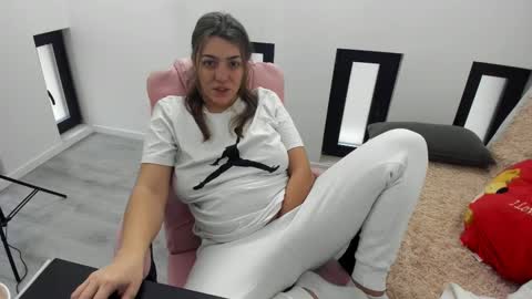 dayana online show from February 15, 2026, 5:59 am