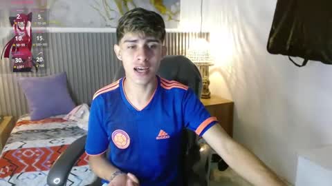 dyla_n18_ online show from September 21, 2025, 10:00 pm