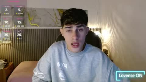 dyla_n18_ online show from November 17, 2025, 8:25 pm