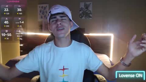 dyla_n18_ online show from November 20, 2025, 8:19 pm