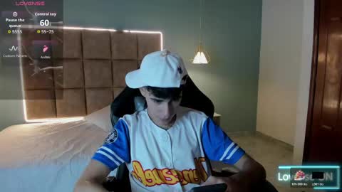 dyla_n18_ online show from May 21, 2026, 9:00 pm