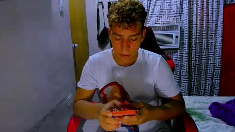 Snapshot of dylan_yvt chatting on January 15, 2025, 3:50 pm yohe online show from January 15, 2025, 3:50 pm