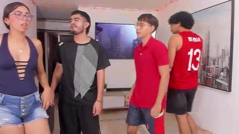 Snapshot of dylanbisex_hot chatting on December 15, 2024, 1:00 pm Mod Dylan Lilith Alan and Drake online show from December 15, 2024, 1:00 pm