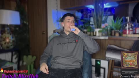 Dylan Daniel 7.8 online show from December 24, 2024, 2:32 am