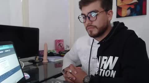 Snapshot of dylanhot10 chatting on December 9, 2024, 4:05 pm dylanhot10 online show from December 9, 2024, 4:05 pm