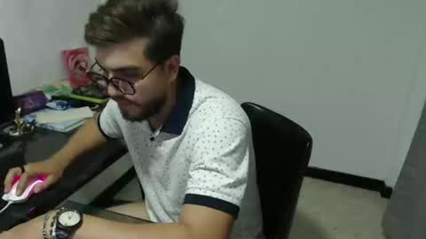 Snapshot of dylanhot10 chatting on December 14, 2024, 11:23 pm dylanhot10 online show from December 14, 2024, 11:23 pm