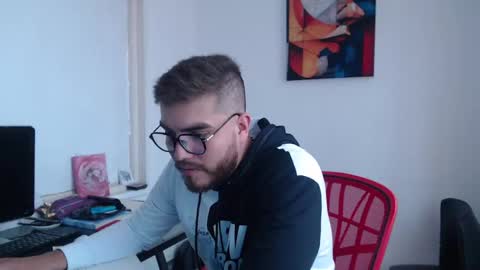 Snapshot of dylanhot10 chatting on February 5, 2025, 7:53 pm dylanhot10 online show from February 5, 2025, 7:53 pm