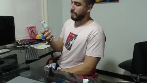 Snapshot of dylanhot10 chatting on February 14, 2025, 6:23 am dylanhot10 online show from February 14, 2025, 6:23 am