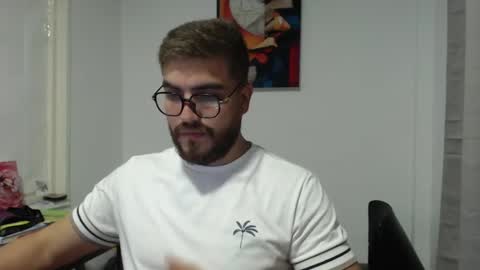 Snapshot of dylanhot10 chatting on February 19, 2025, 1:18 am dylanhot10 online show from February 19, 2025, 1:18 am