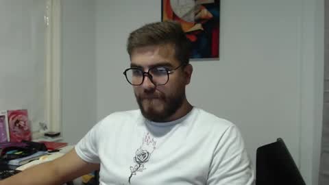 Snapshot of dylanhot10 chatting on February 25, 2025, 11:44 pm dylanhot10 online show from February 25, 2025, 11:44 pm